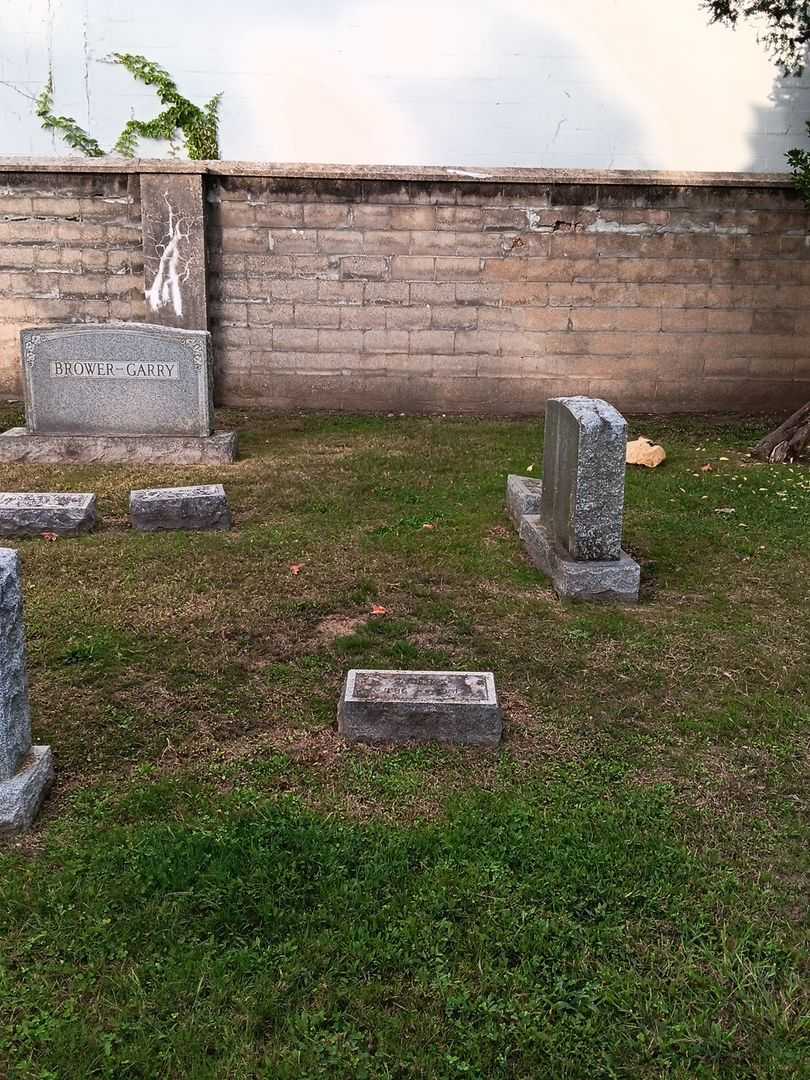 Pauline Brower's grave. Photo 2