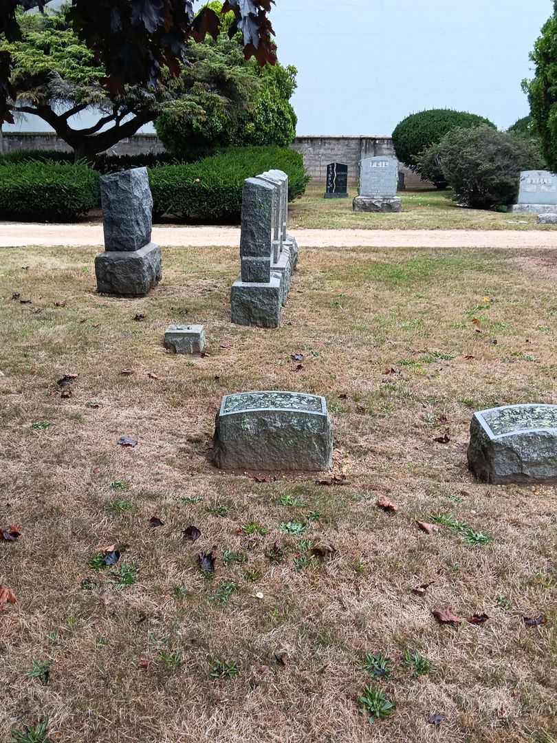 Lucy S. Dalzell's grave. Photo 1