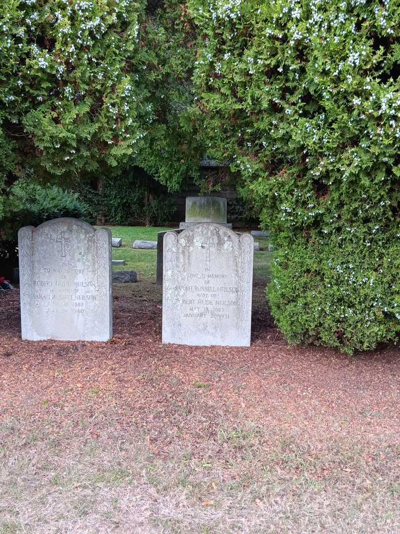 Sarah Russell Neilson's grave. Photo 1