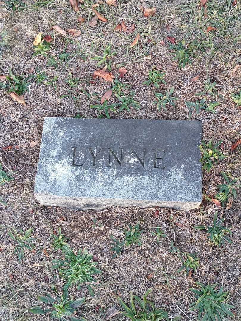 Lynne A. Gordon's grave. Photo 3