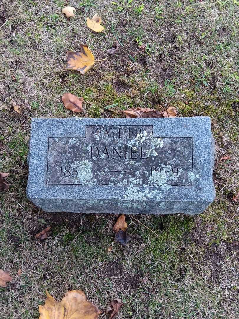 Daniel Van Buskirk's grave. Photo 3