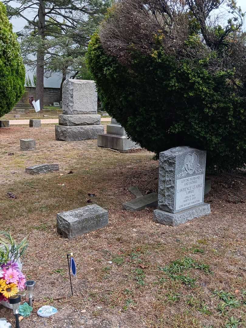 Henrietta H. Sprague's grave. Photo 1