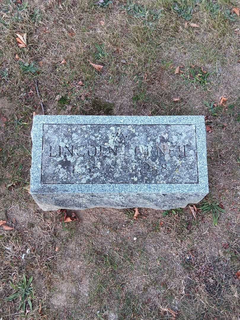 Lincoln Corneil's grave. Photo 3