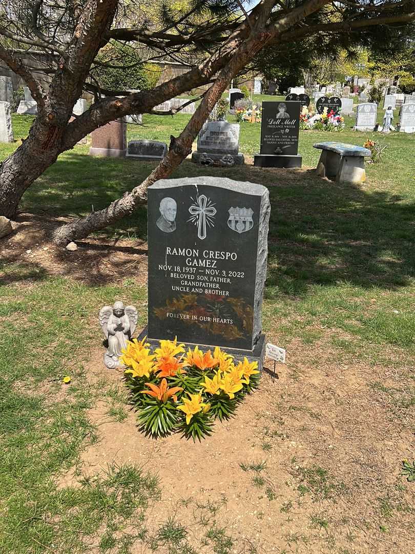 Ramon Crespo Gamez's grave. Photo 1
