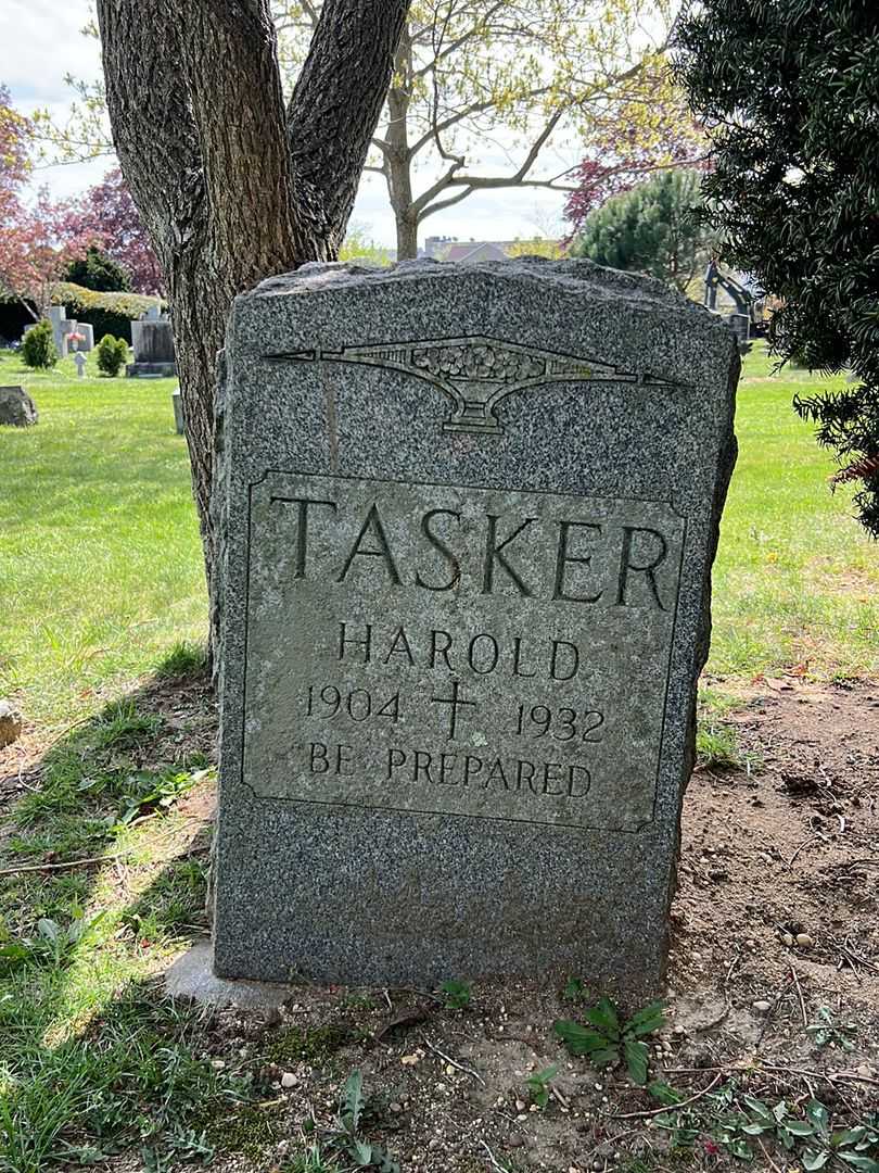 Harold Tasker's grave. Photo 2
