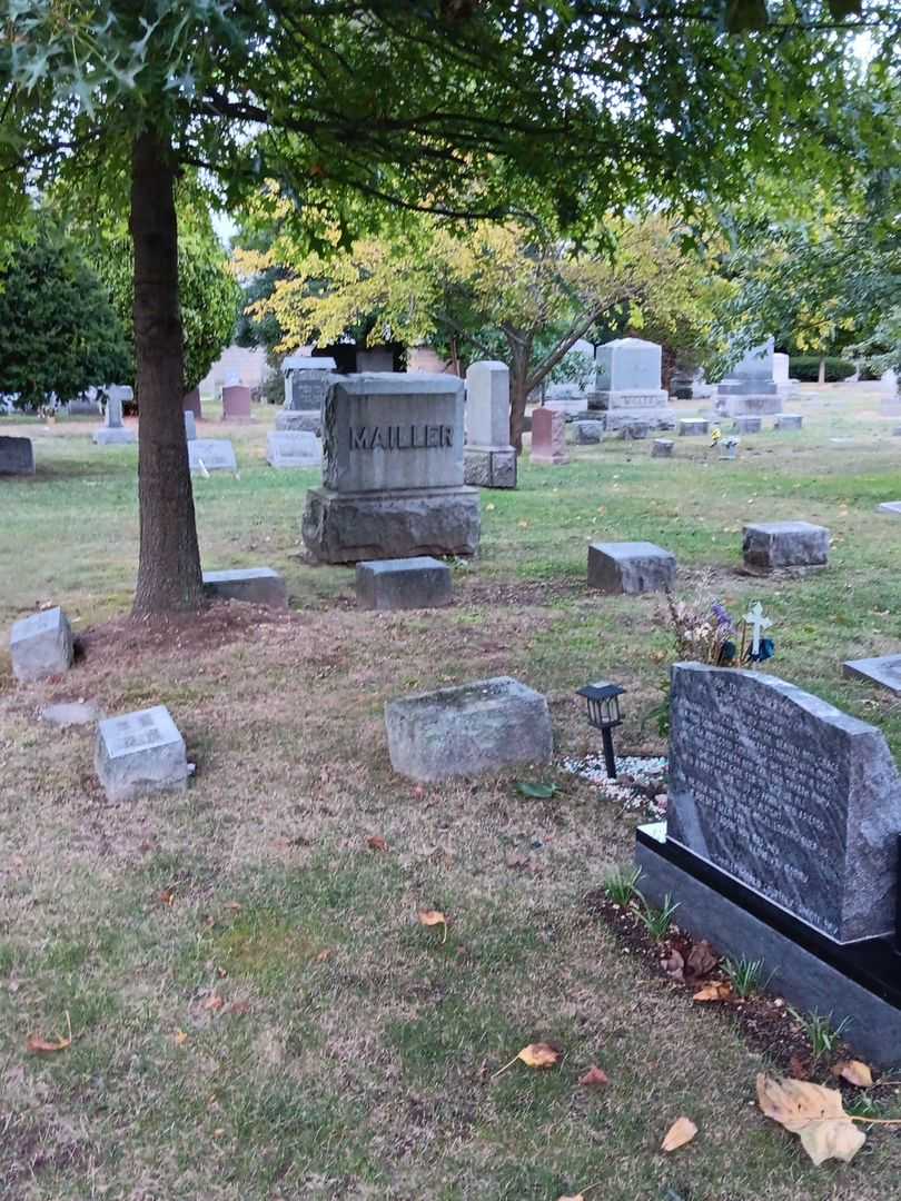 Howard E. Mailler's grave. Photo 2