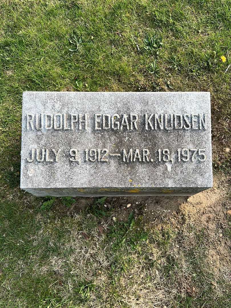 Rudolph Edgar Knudsen's grave. Photo 3