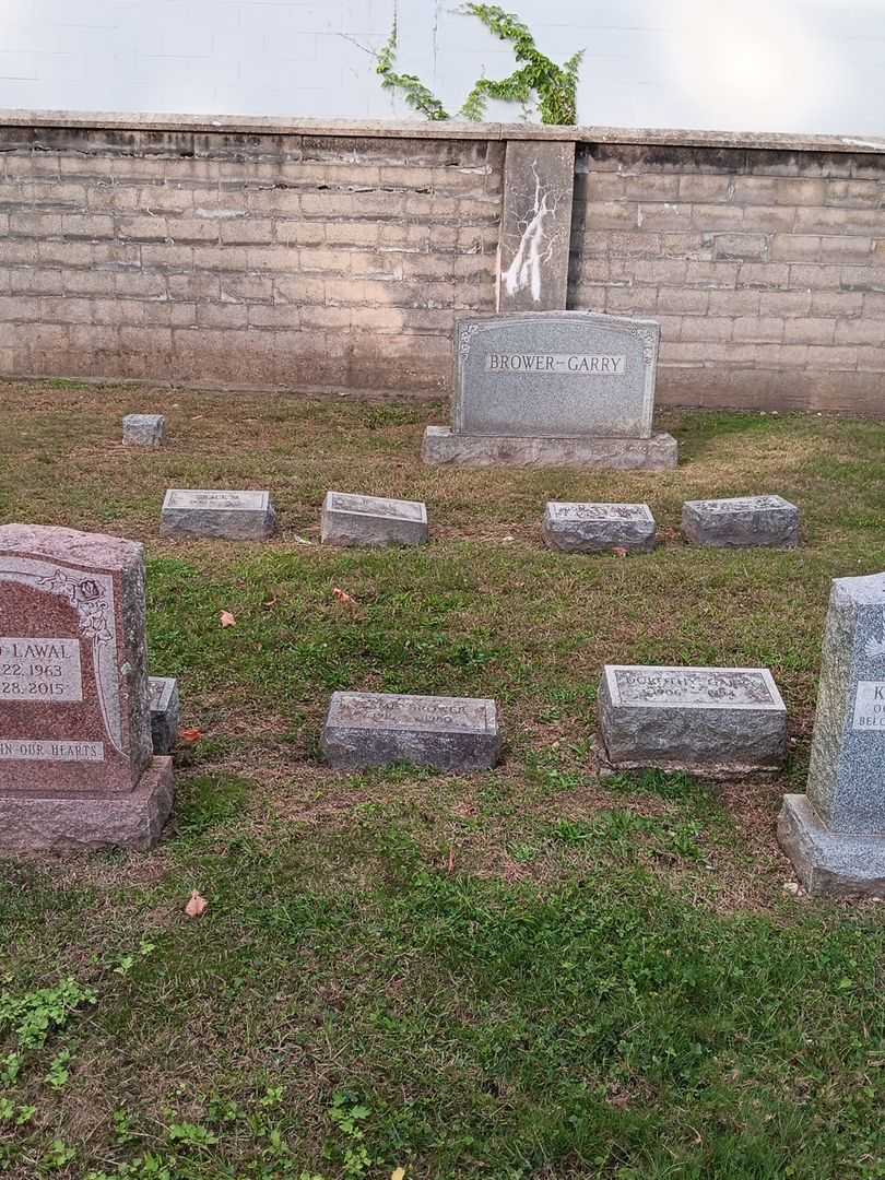 Esme T. Brower's grave. Photo 2
