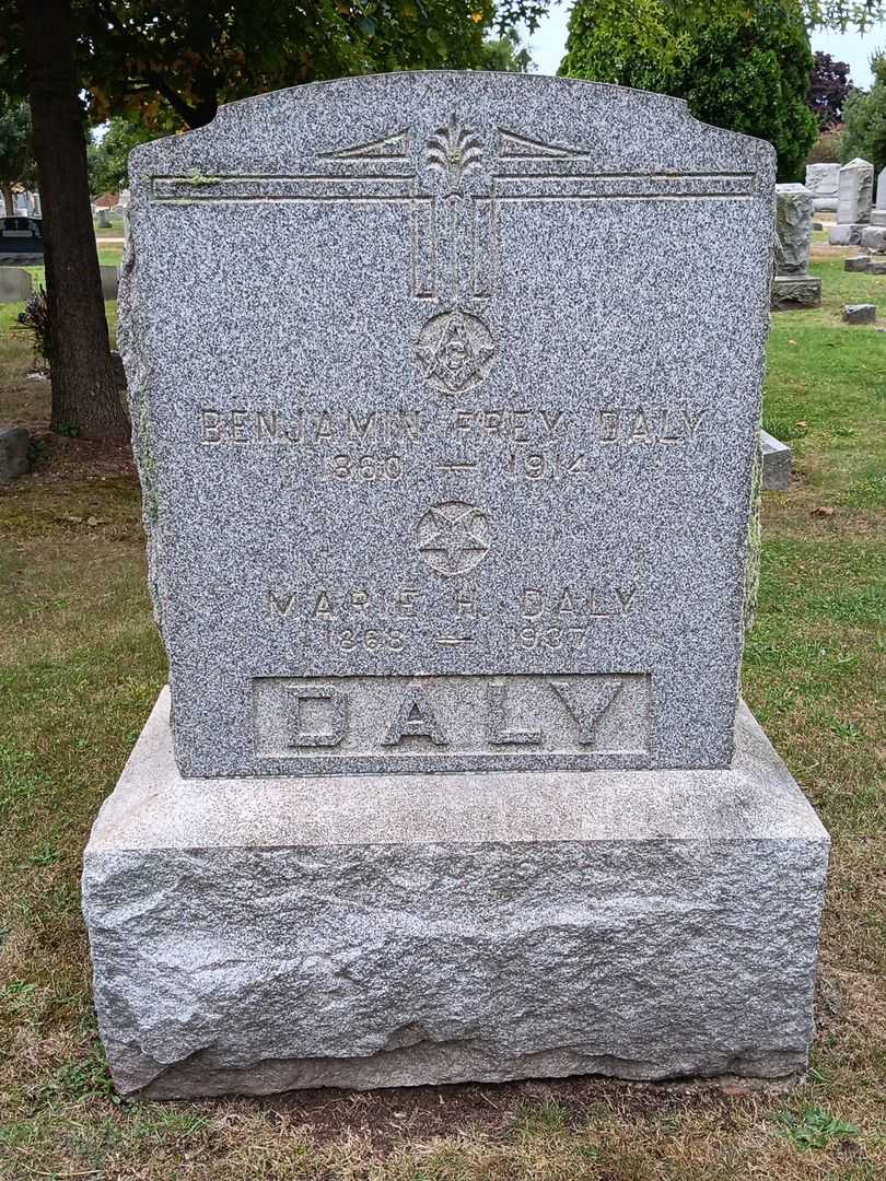 Marie H. Daly's grave. Photo 2