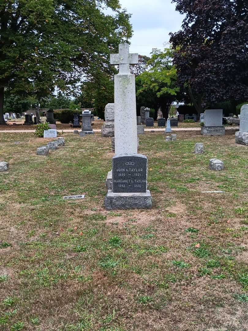 Margaret L. Taylor's grave. Photo 1
