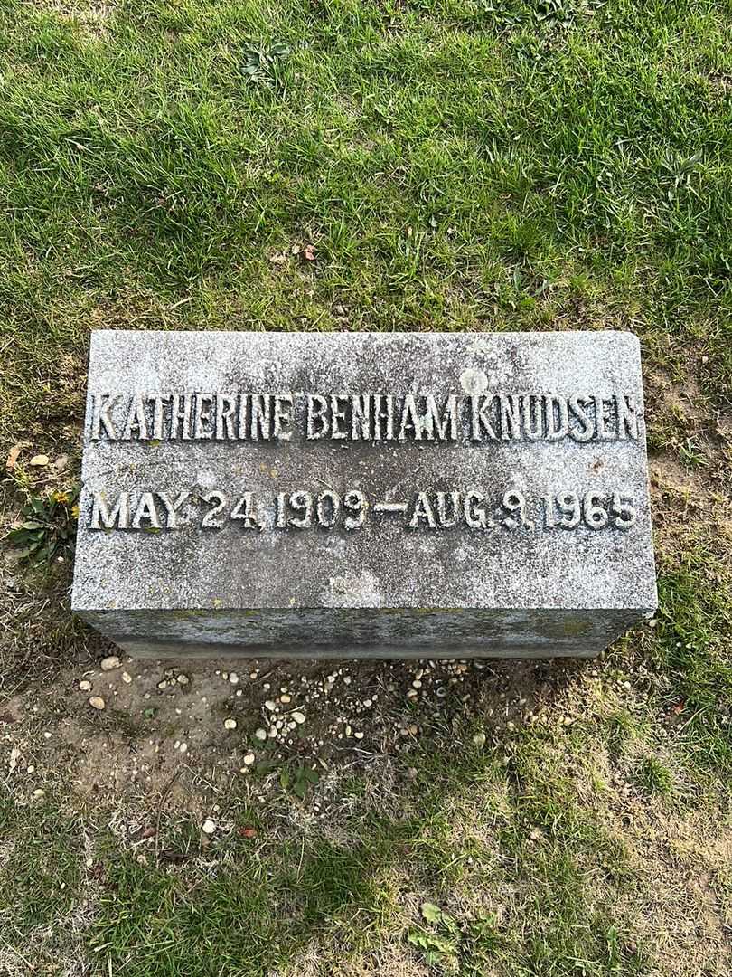 Katherine Benham Knudsen's grave. Photo 3