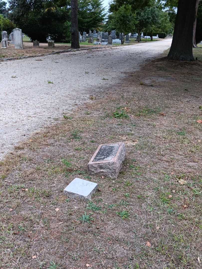 Walter W. Dredger's grave. Photo 2