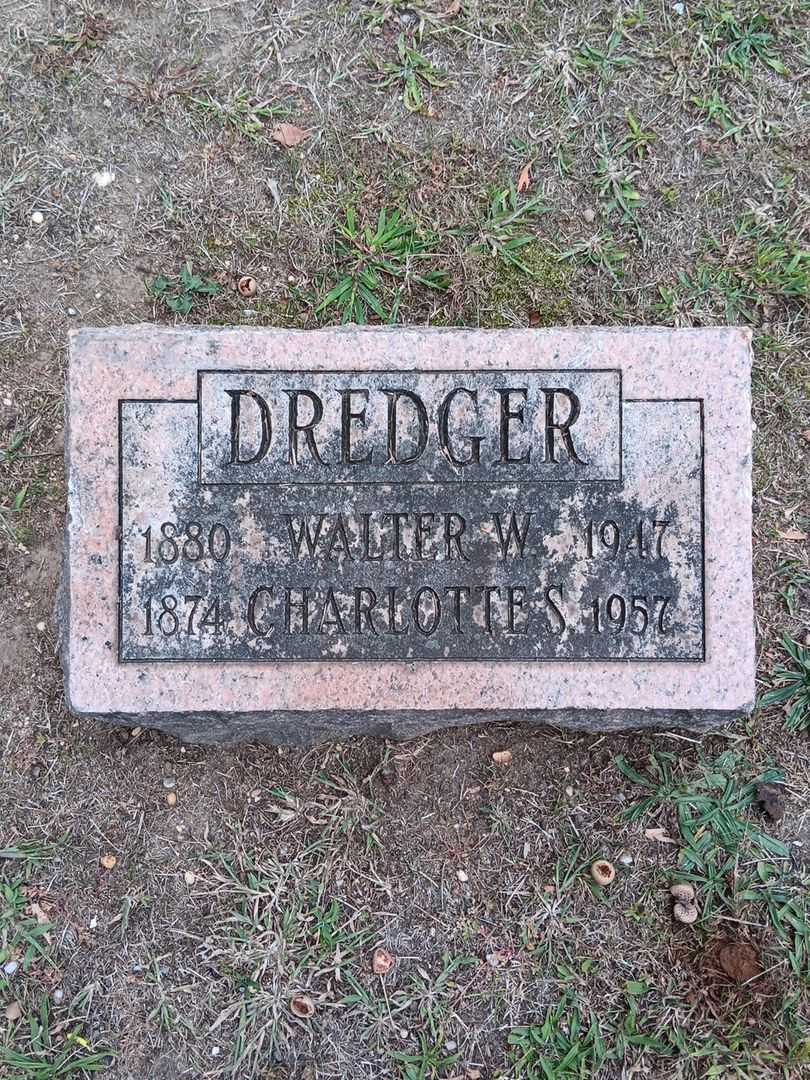 Walter W. Dredger's grave. Photo 3