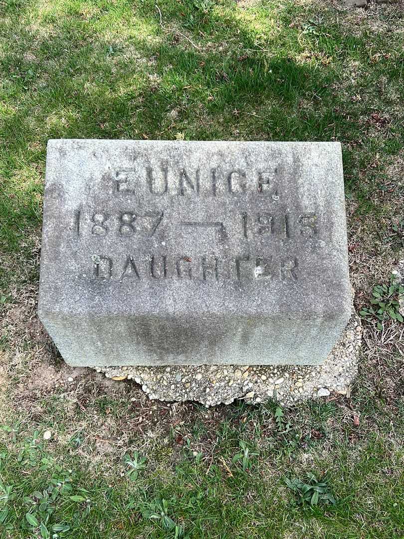 Eunice Van Vechten's grave. Photo 3