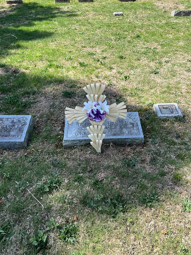 Dennis R. Gasser's grave. Photo 1