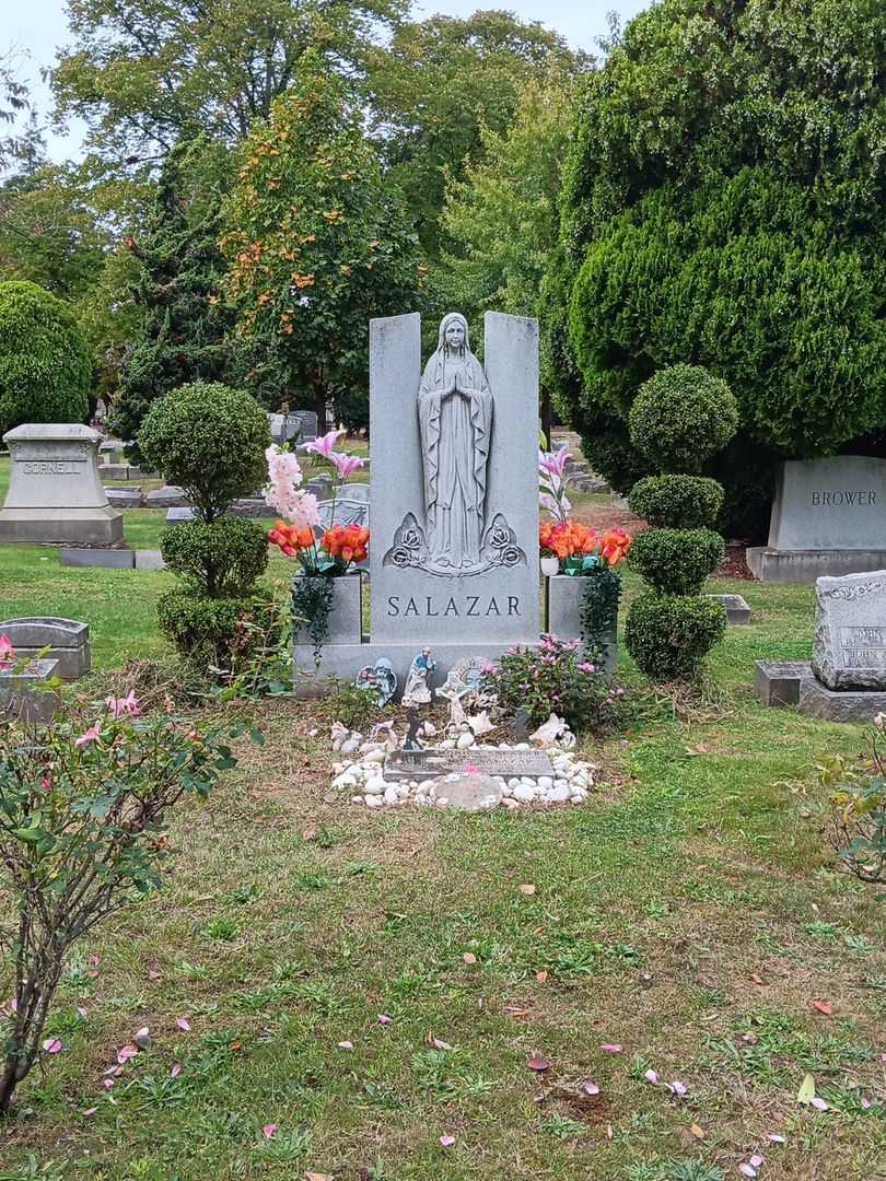 Inez Salazar's grave. Photo 2
