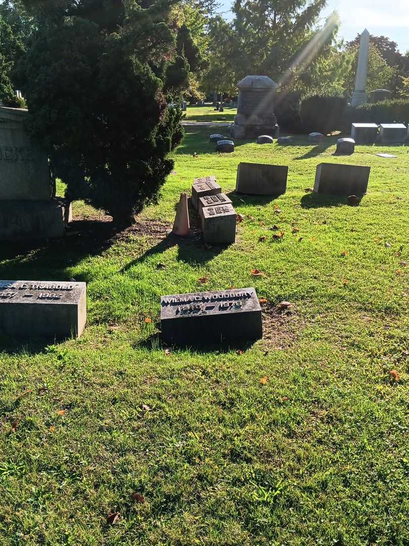 Wilma C. Woodbury's grave. Photo 2