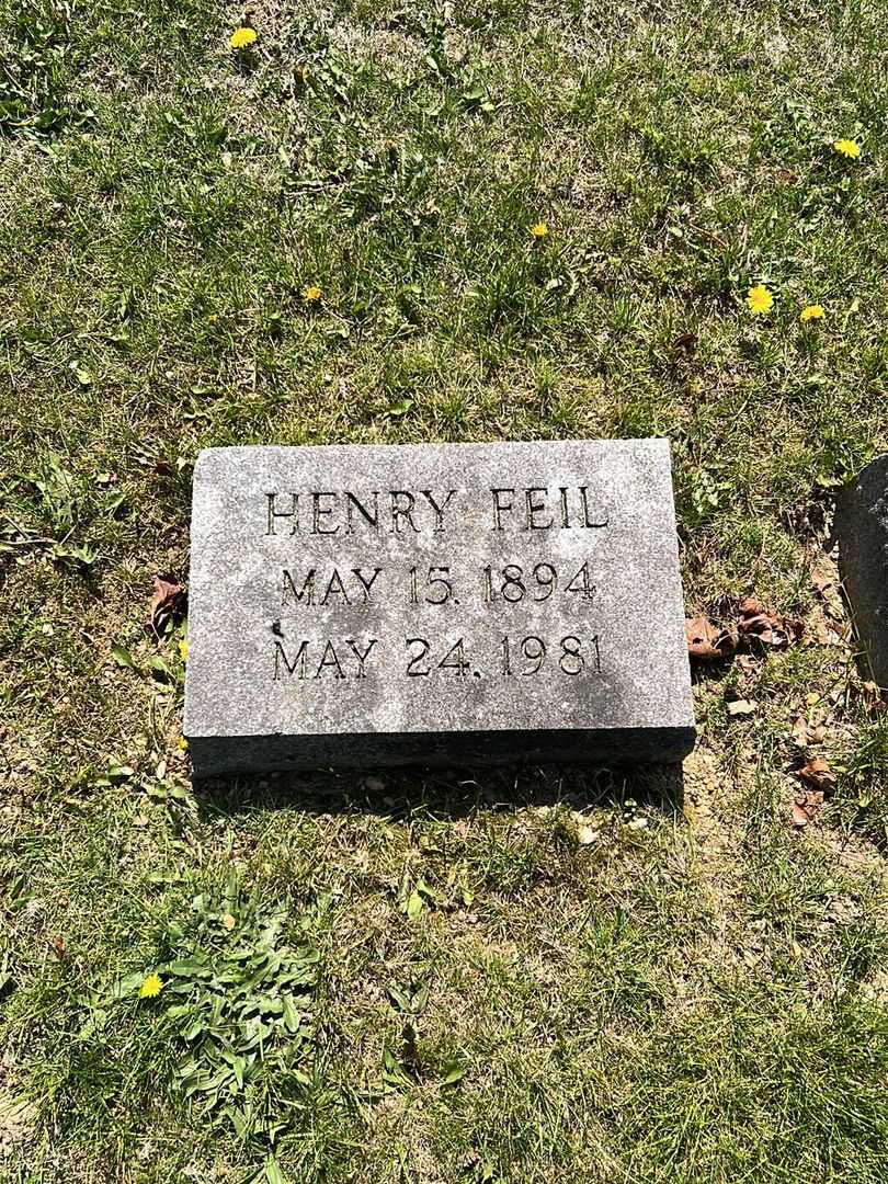Henry M. Feil's grave. Photo 3