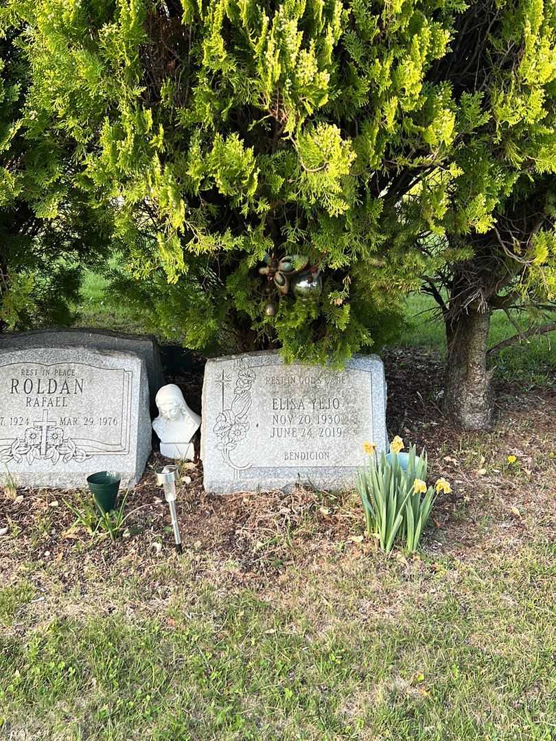 Elisa Yejo's grave. Photo 1