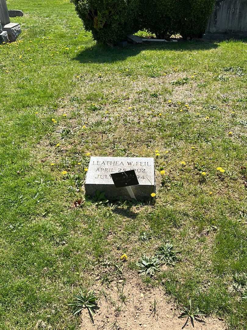 Leathea W. Feil's grave. Photo 2