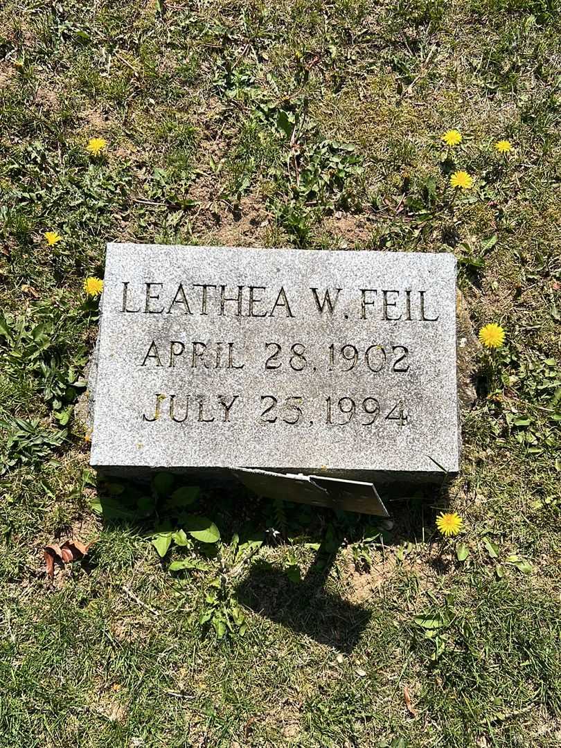 Leathea W. Feil's grave. Photo 3