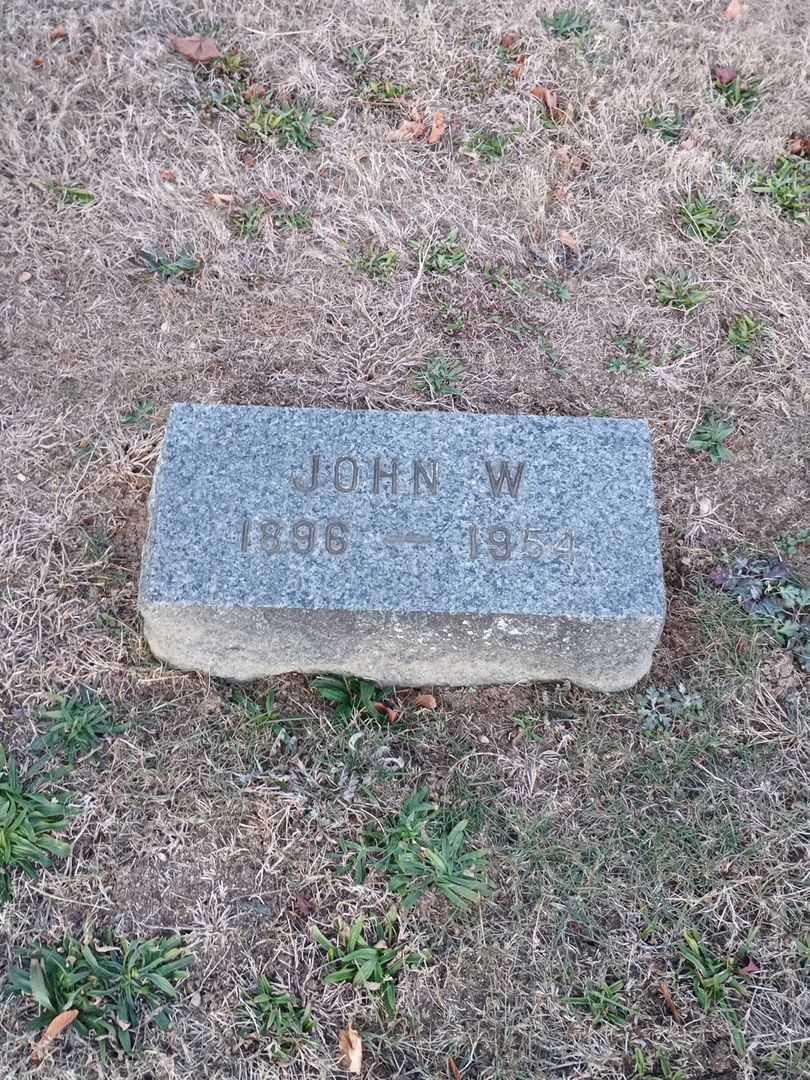 John W. Selover's grave. Photo 3