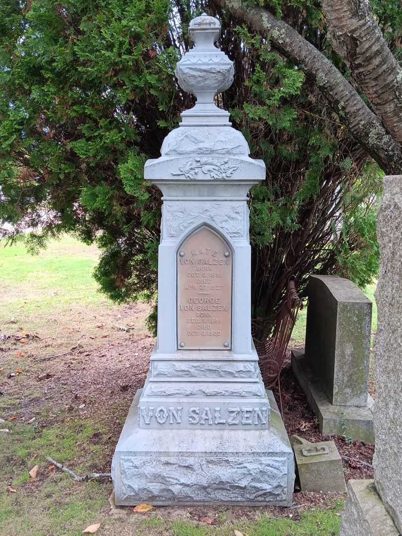 Kate Von Salzen's grave. Photo 2