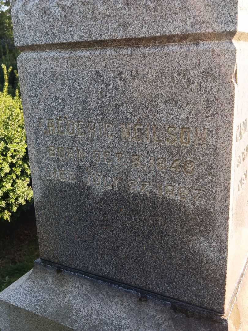 Frederick Neilson's grave. Photo 3