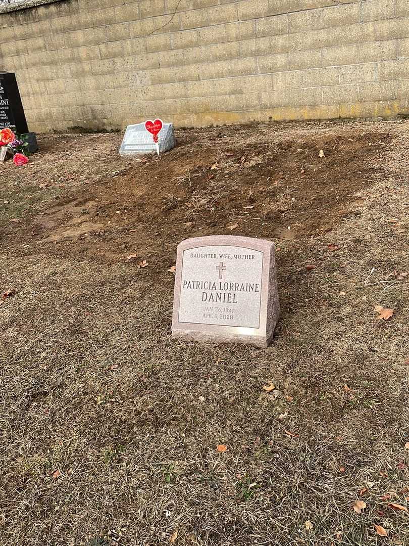 Patricia Lorraine Daniel's grave. Photo 1