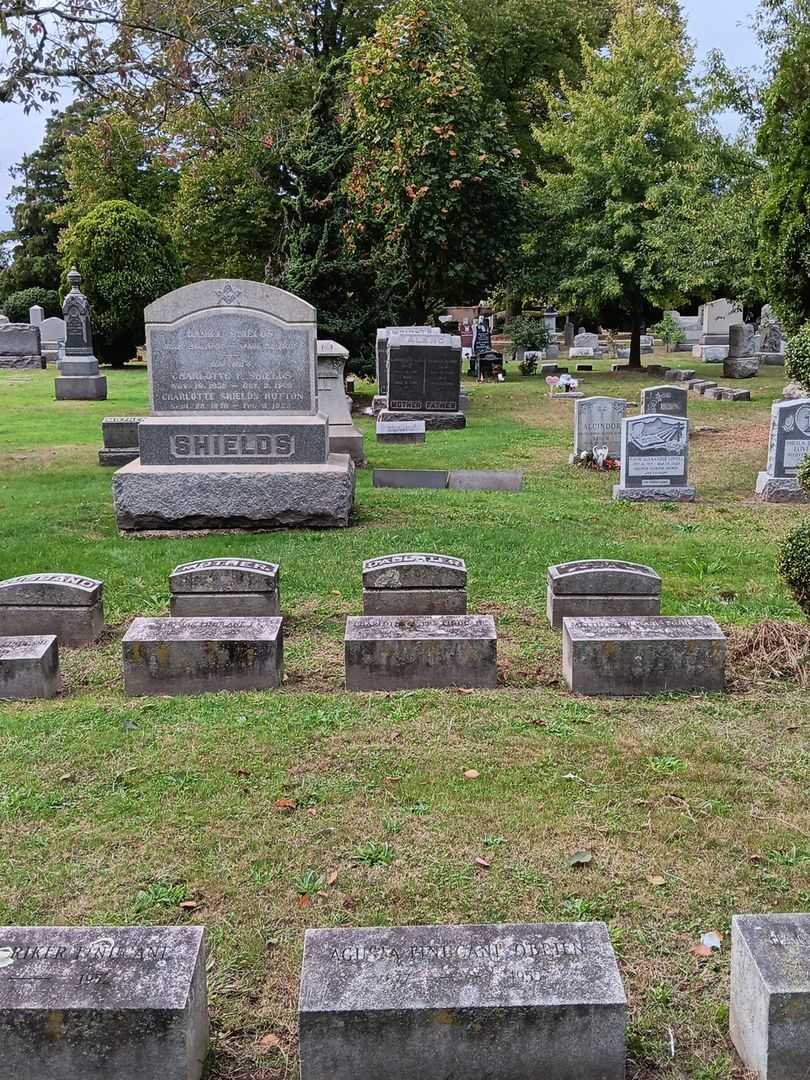Charlotte A. Myers Finucane's grave. Photo 1