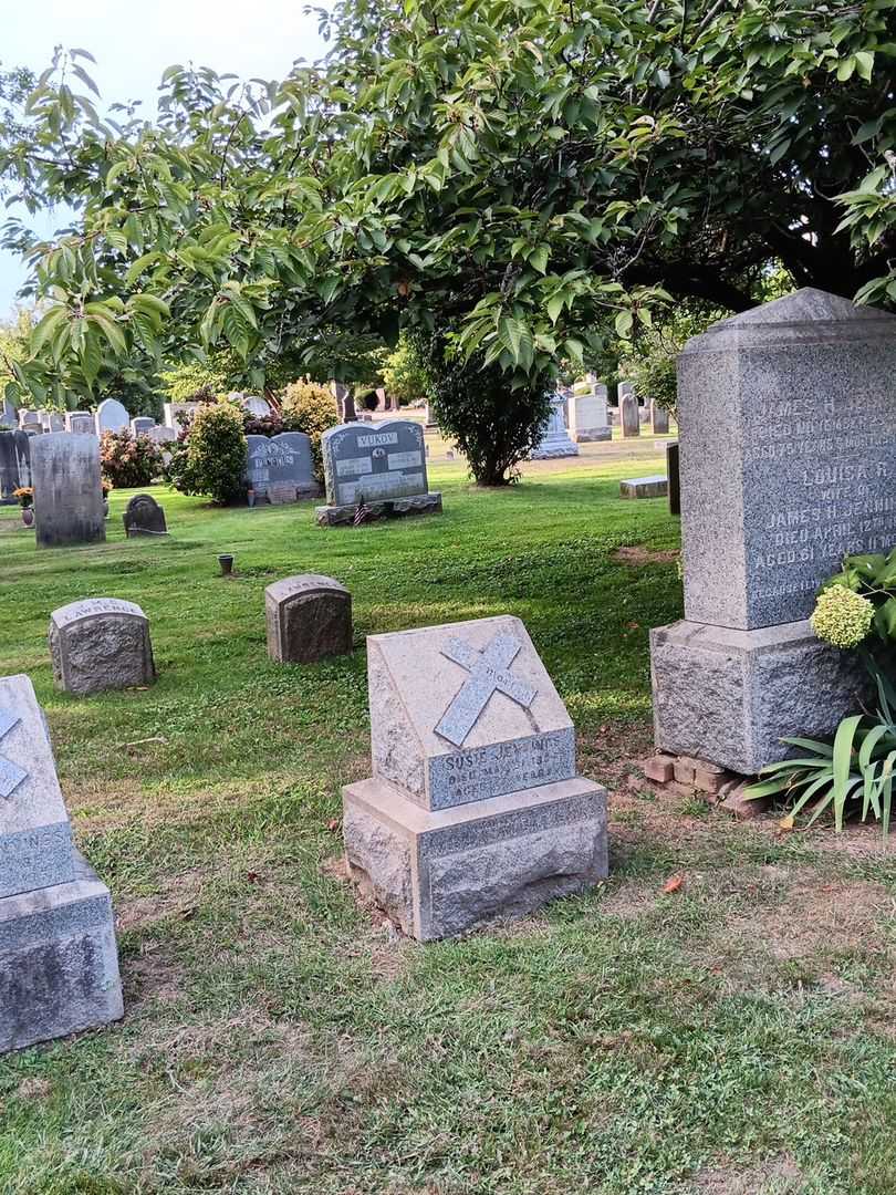 Susie Jennings's grave. Photo 1