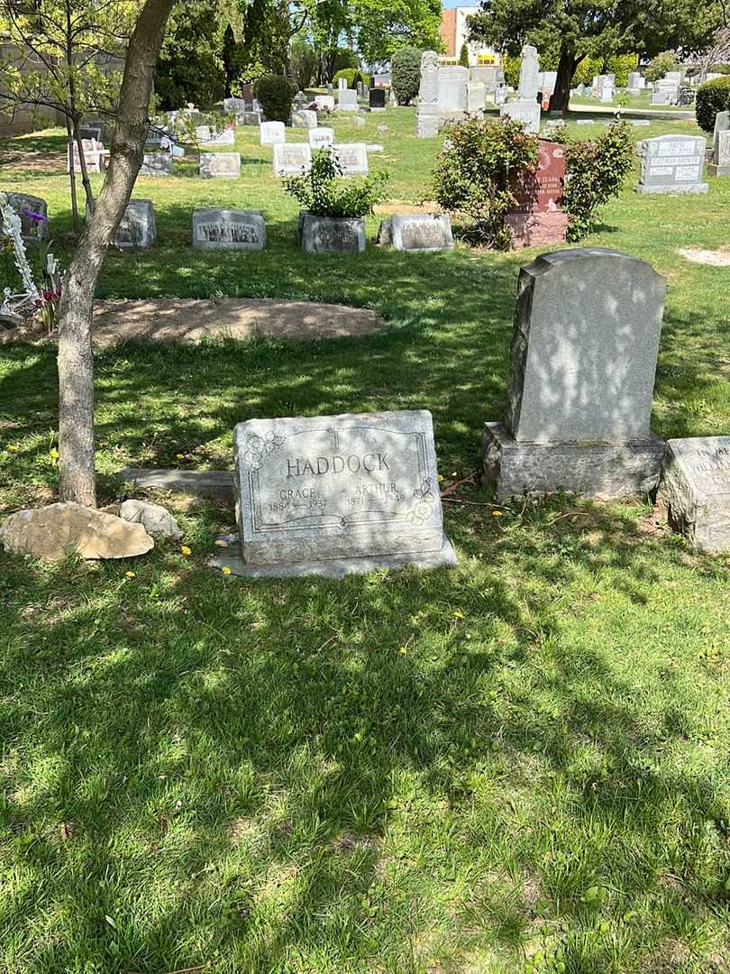 Arthur F. Haddock's grave. Photo 1