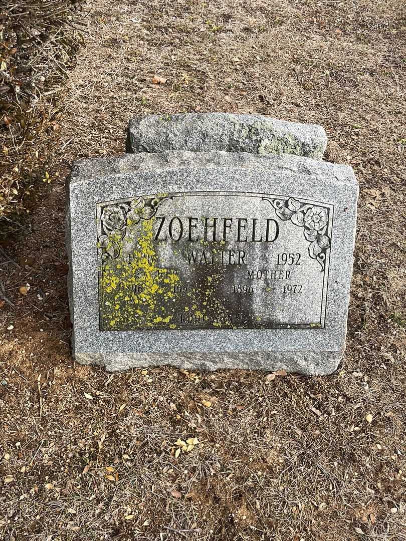 Hildegard Zoehfeld's grave. Photo 2