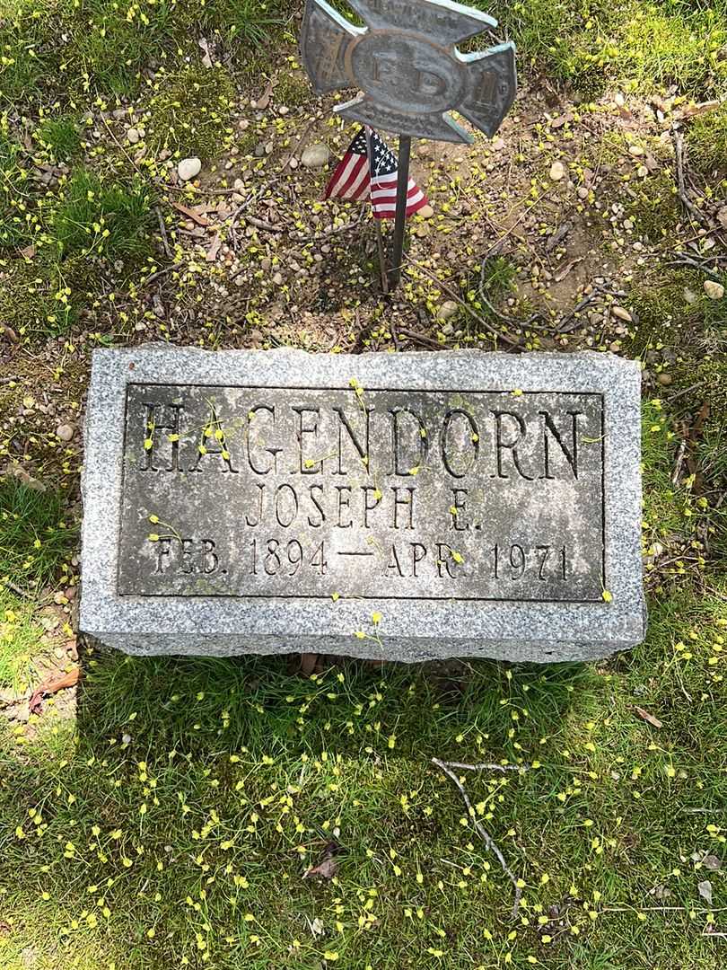 Joseph E. Hagendorn's grave. Photo 3