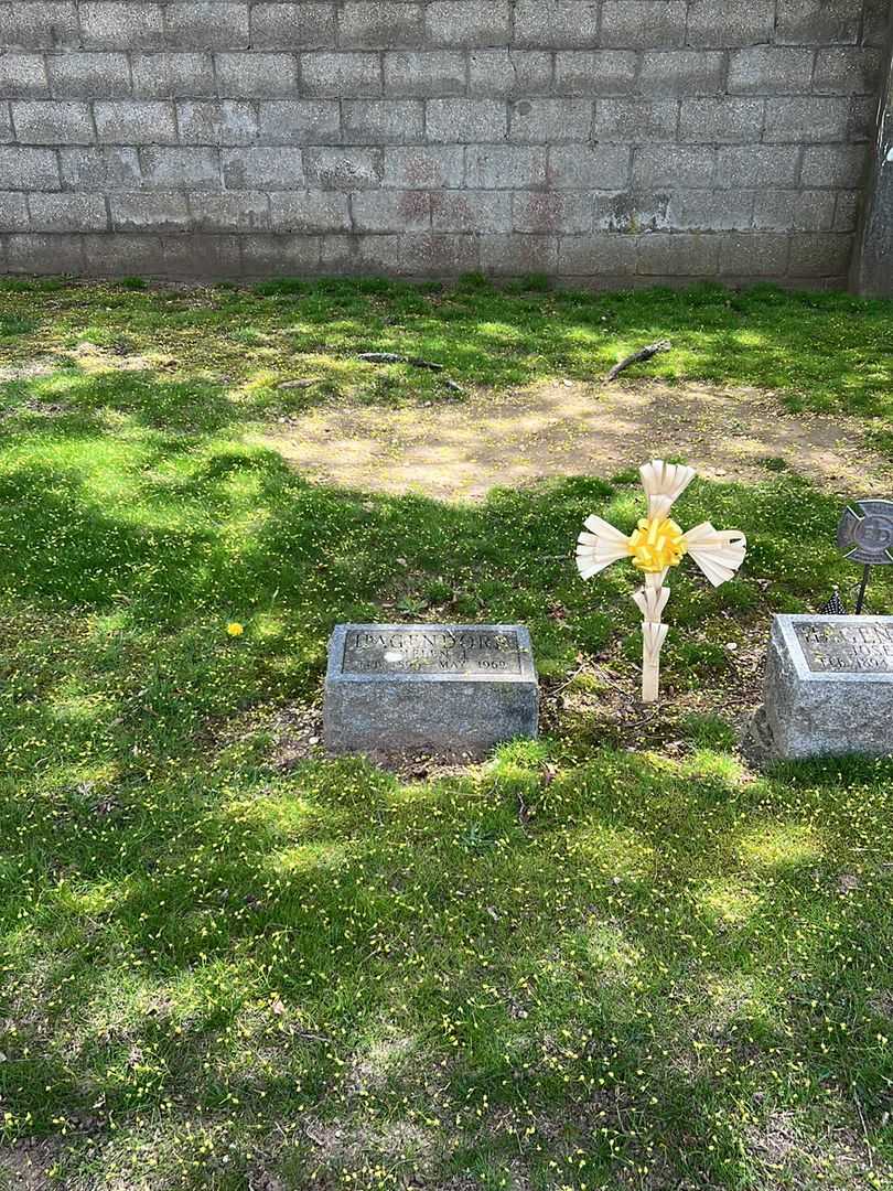 Helen J. Hagendorn's grave. Photo 2