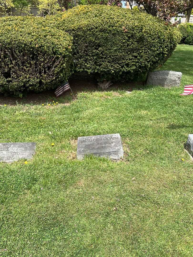 Ruth E. Edgar's grave. Photo 1