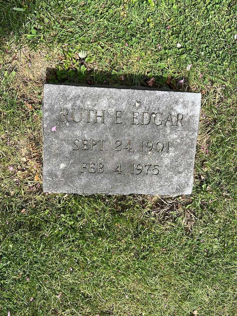 Ruth E. Edgar's grave. Photo 2