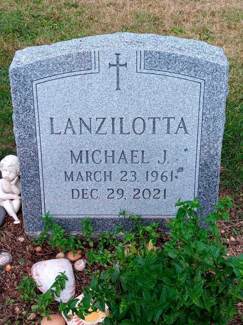 Michael J. Lanzilotta's grave. Photo 2